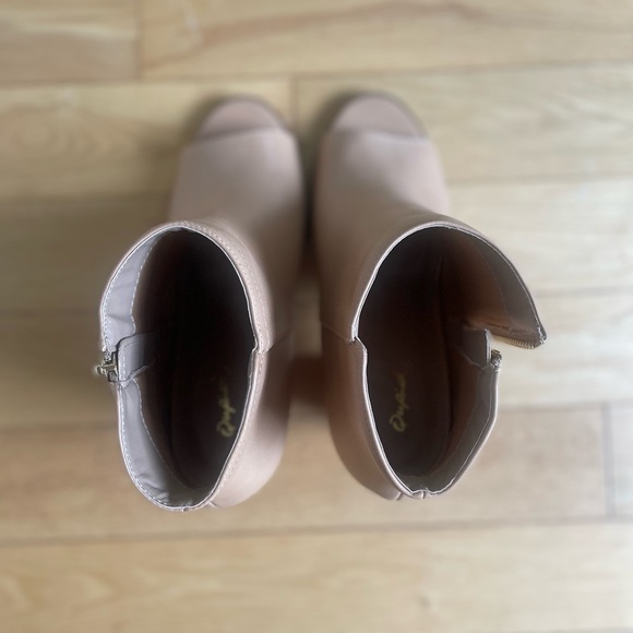 QUPID Zip Up Booties - Stacked Heel - Caramel Tan - Peep Toe - Summer - Picture 3 of 5